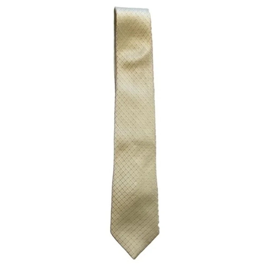 Donald J. Trump Signature Collection White Silk Diamond Tie